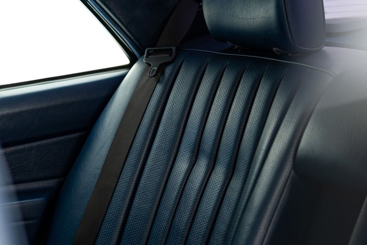 Banquette arrière en cuir bleu nuit